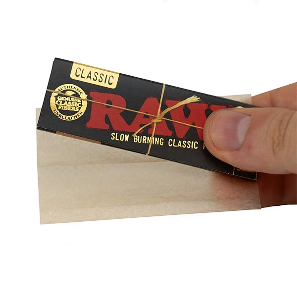 RAW Black Standard 1&1/4 Rolling Papers