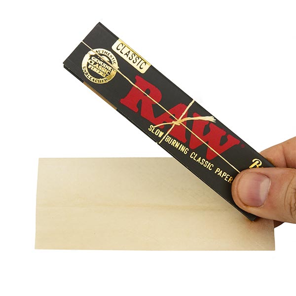 RAW Black Kingsize Slim Rolling Papers (Box of 50)