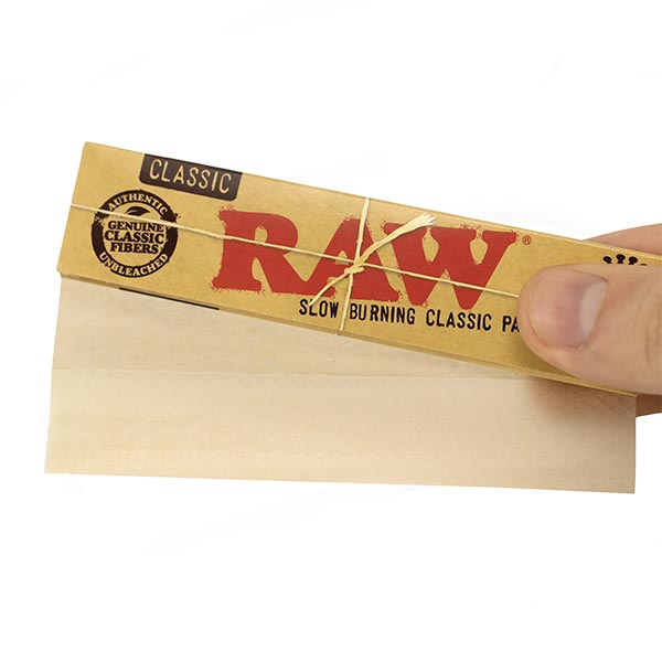 RAW Kingsize Classic Rolling Papers Booklet