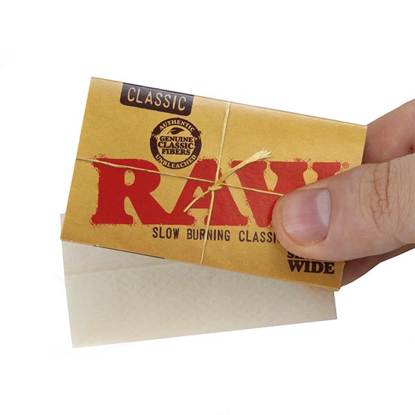 RAW Classic Single Wide Rolling Paper Booket